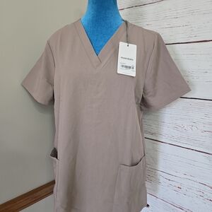 NWT Mandala Scrubs Women’s V-Neck Pocket Top Size M Macchiato
